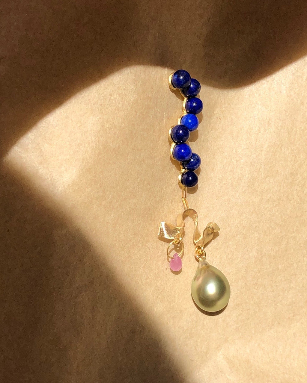 Curves Lapis Dangler