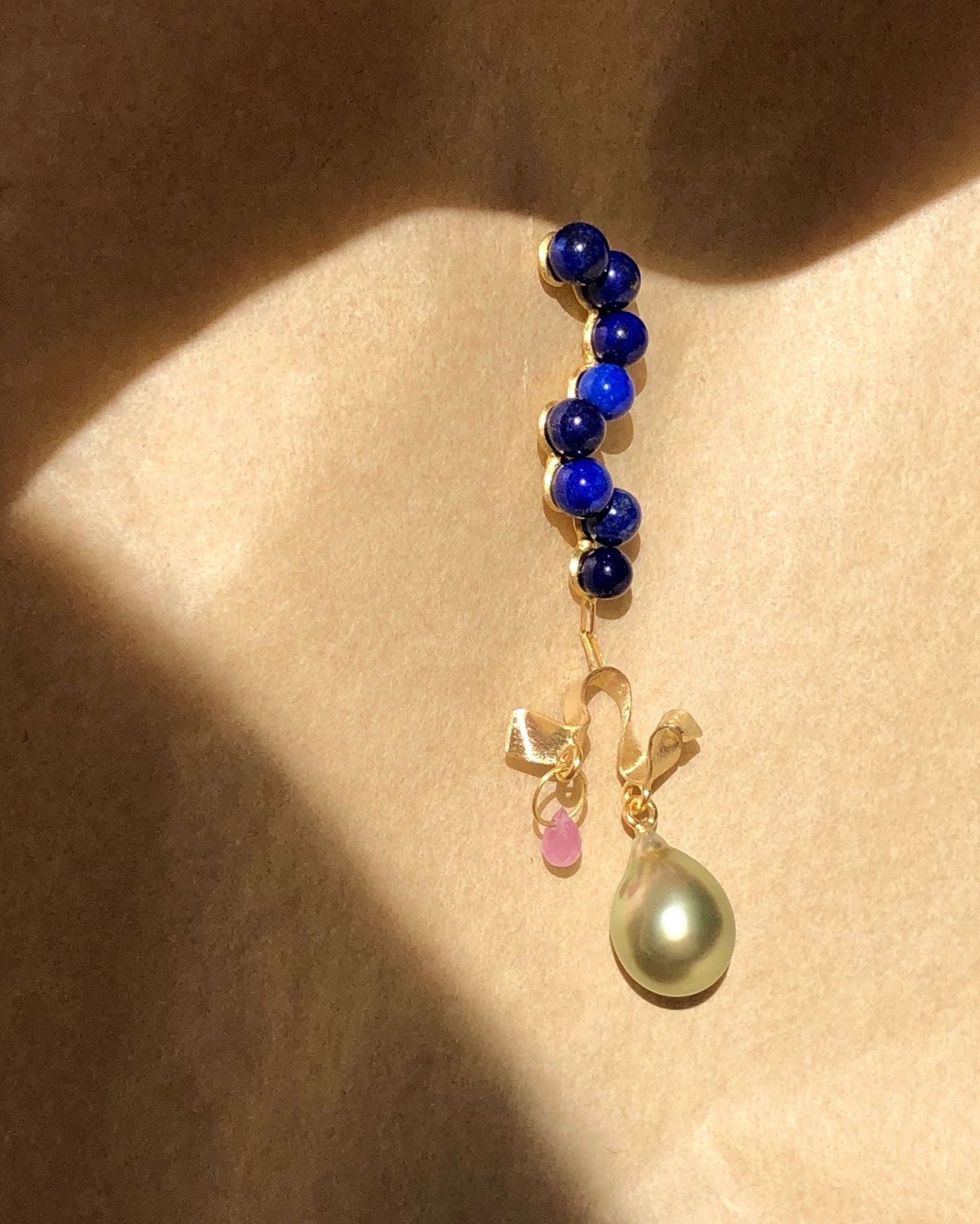 Curves Lapis Dangler